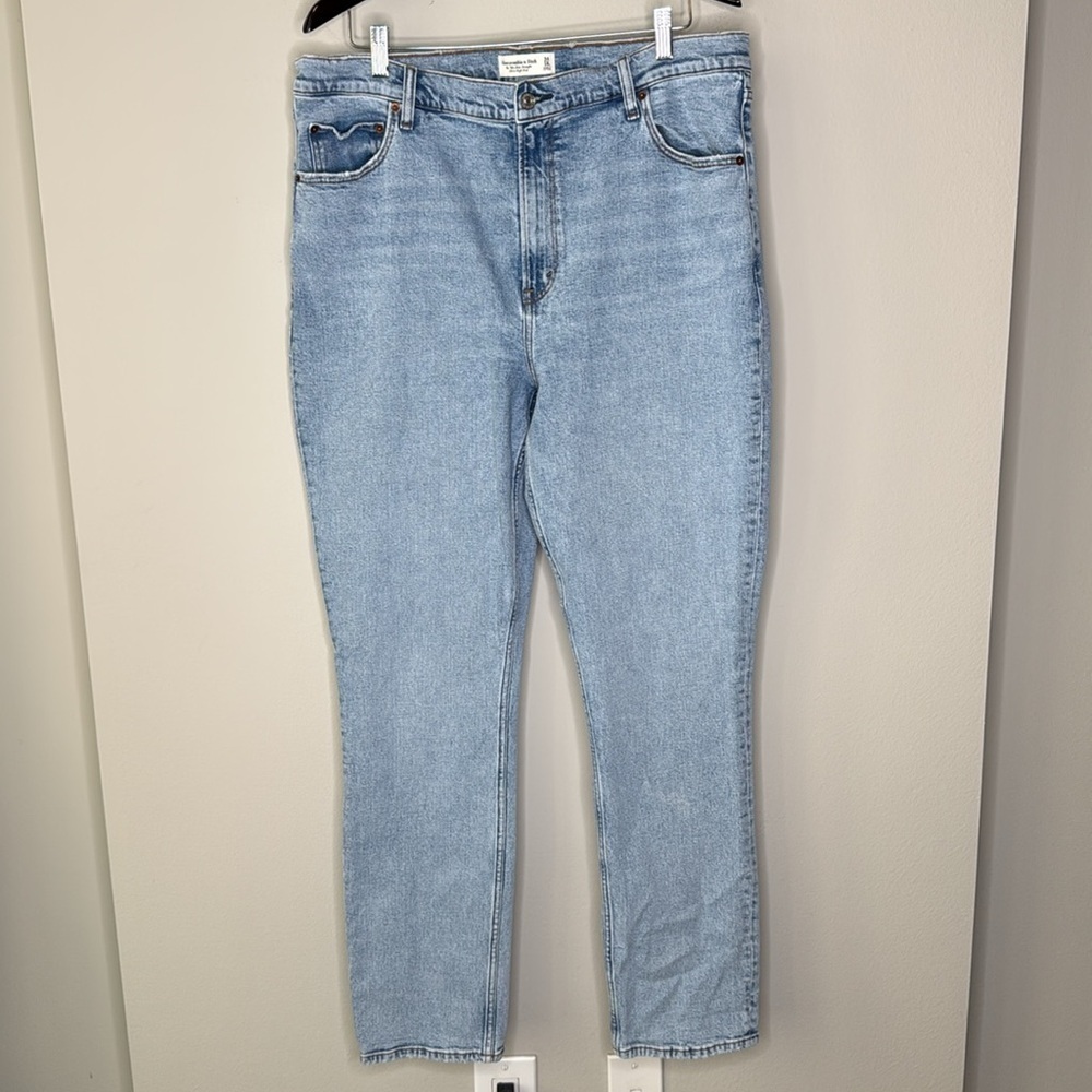 Abercrombie & Fitch The 90's Slim Straight Ultra High Rise Jean Women's 34/18L